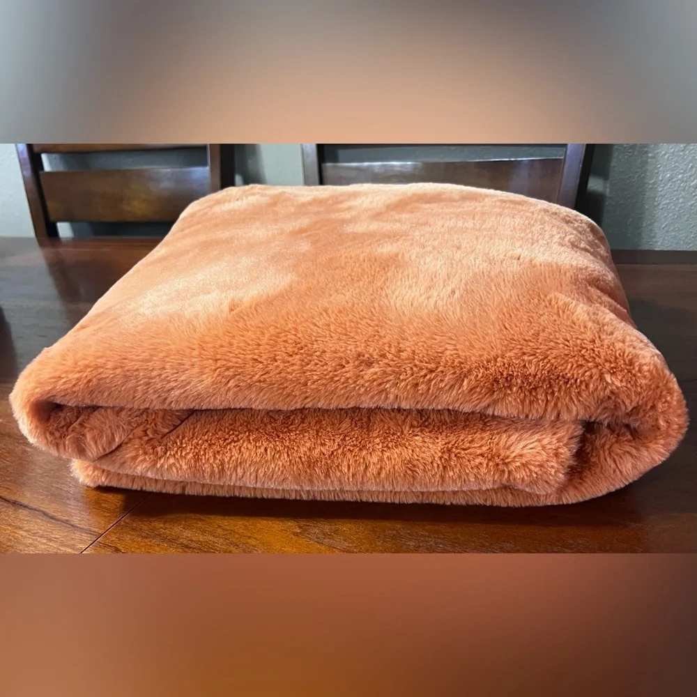 NEW Nordstrom Oversized Reversible Orange Fleece Blanket Cozy Soft Warm Bedding